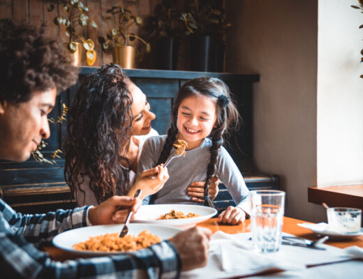 5 tips om het avondeten leuker te maken voor je kinderen
